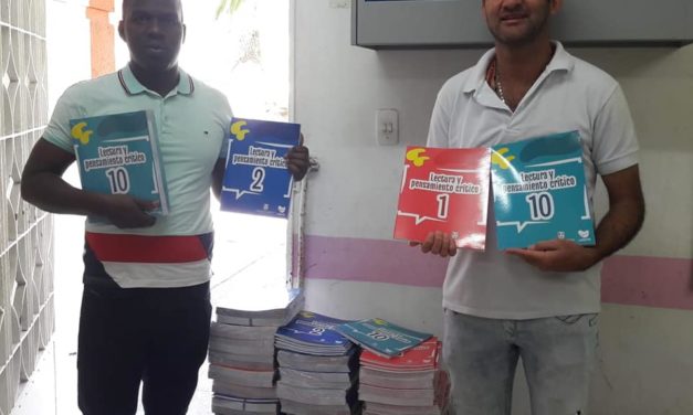 Argelia entrega guías de pensamiento crítico a docentes del municipio