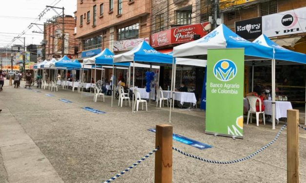 Feria financiera en Turbo