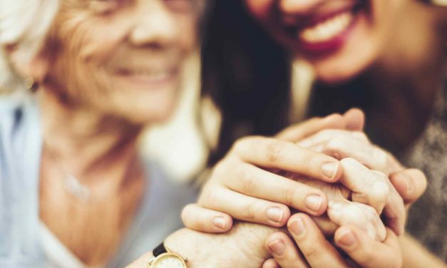 En Cáceres se cuida a las personas mayores