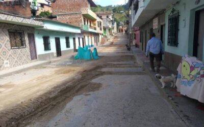 Pavimentación de vías urbanas en Caracolí