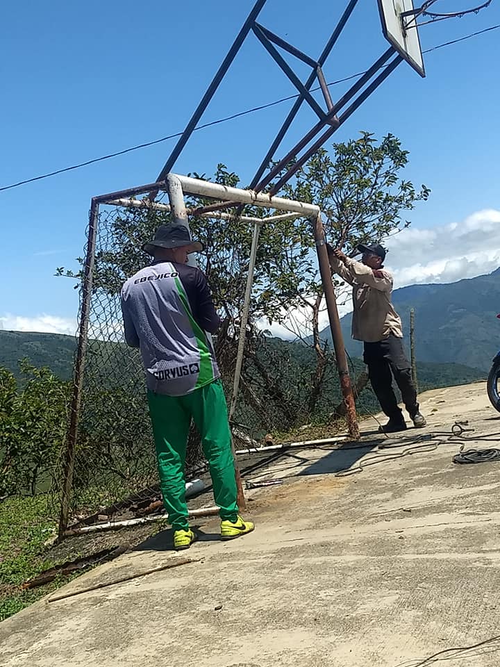 Mantenimiento de los escenarios deportivos en Uramita