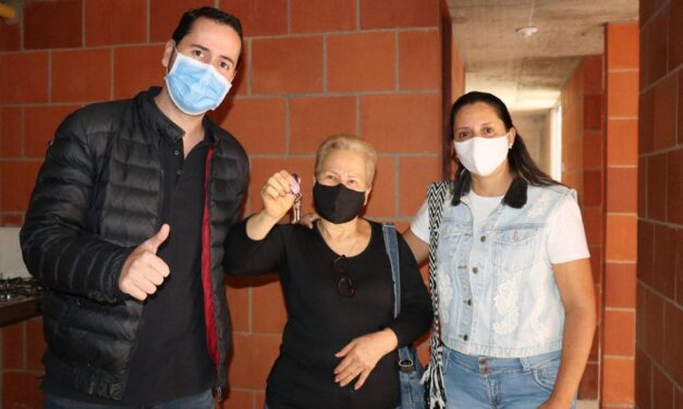 La Estrella entrega viviendas de interés