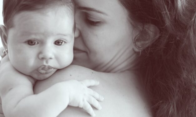 Abriaquí hace campaña por crianza amorosa