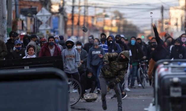 Segunda noche de protestas en Colombia