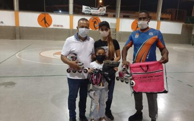 Entrega de implementos deportivos en Uramita