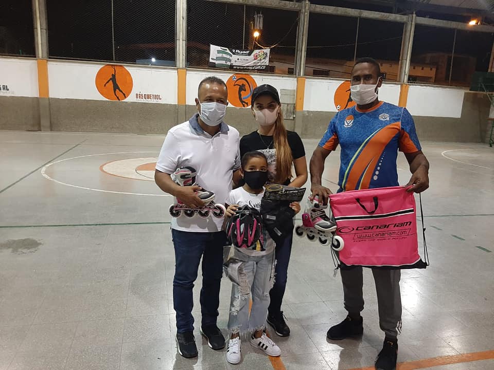 Entrega de implementos deportivos en Uramita