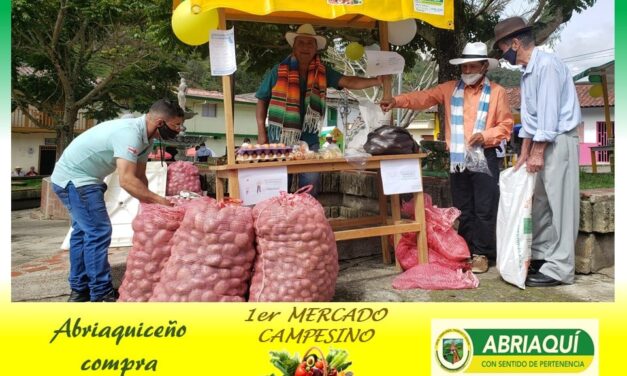 Primer mercado campesino en Abriaquí