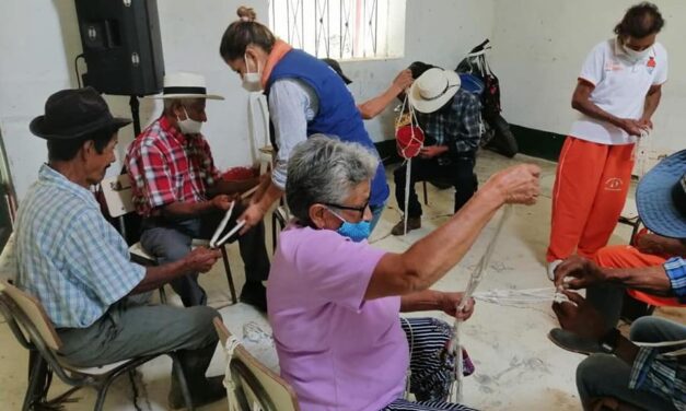 Uramita hace acompañamiento a sus adultos mayores