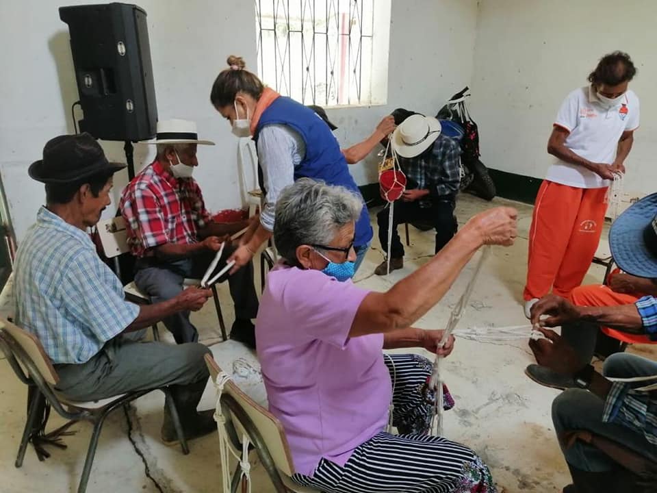 Uramita hace acompañamiento a sus adultos mayores