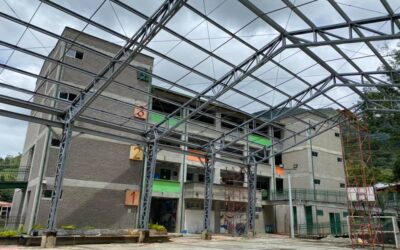 Heliconia mejora las condiciones de una escuela rural