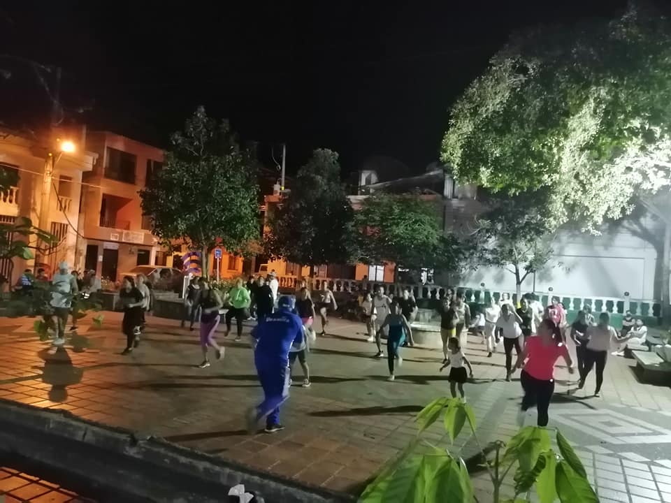 Aeróbicos al parque en Uramita