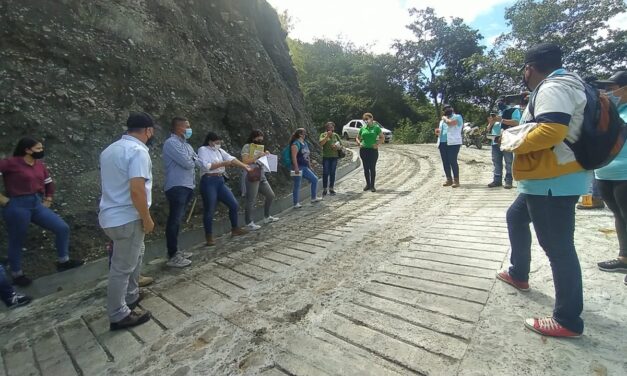 Entrega de placa huella en Liborina