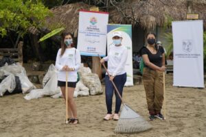 Un éxito primera jornada de limpieza de playas 1 Un éxito primera jornada de limpieza de playas