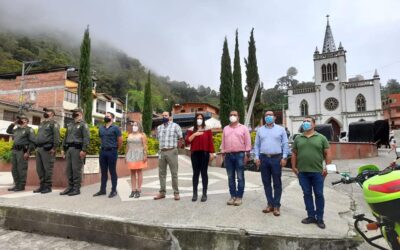 Giraldo conmemora la Policía Nacional
