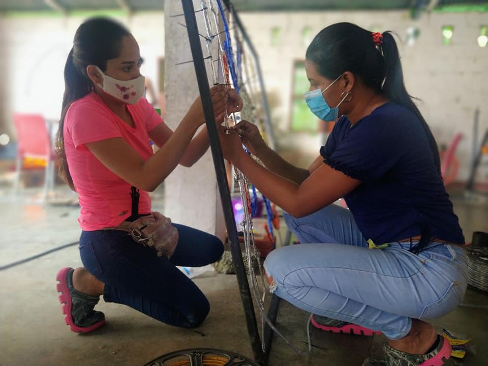 El alumbrado de San Pedro de Urabá fue realizado por madres cabeza de familia El alumbrado de San Pedro de Urabá fue realizado por madres cabeza de familia