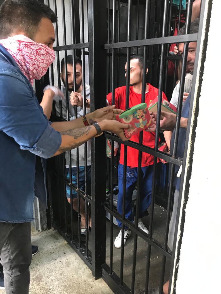 IMG-20201204-Bello realizó una jornada para las personas privadas de la libertad. El día de hoy en horas de la mañana, la Alcaldía de Bello llevo a cabo un acompañamiento a 82 presos tanto sindicadas como condenadas que se encuentran en la Estación de Policía. Bello realizó una jornada para las personas privadas de la libertad. El día de hoy en horas de la mañana, la Alcaldía de Bello llevo a cabo un acompañamiento a 82 presos tanto sindicadas como condenadas que se encuentran en la Estación de Policía.