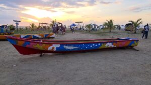 Las canoas de Turbo son arte sobre el mar 2 Las canoas de Turbo son arte sobre el mar Pescadores le ponen color a sus canoas