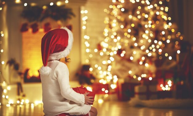 Caucasia comprometida con la esperanza de la navidad