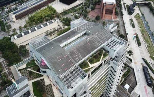 Avanza instalación de paneles solares en el Edificio Inteligente