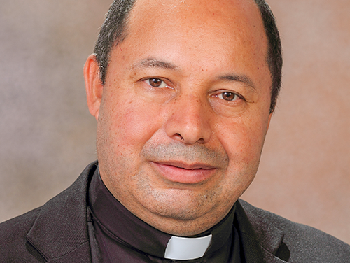 Girardota ora por la salud del Párroco Leonardo Ospina