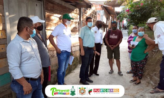 El alcalde de Puerto Berrío recorre las calles para escuchar las necesidades de la población