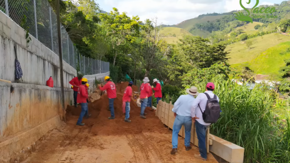 Mejoramiento de vías en Maceo