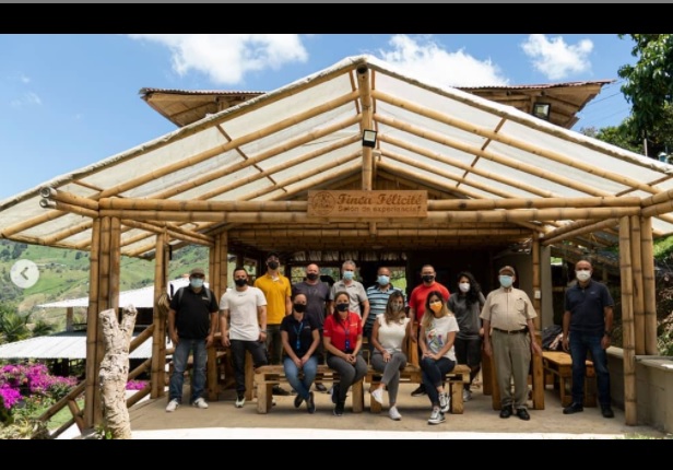 La alcadía de copacabana y la CFA visitan la Finca Felicité La alcadía de copacabana y la CFA visitan la Finca Felicité