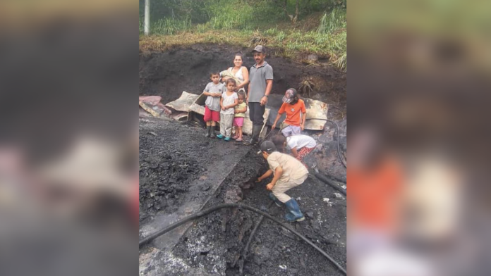 Incendio dejó sin vivienda a una familia de El Carmen de Viboral Incendio dejó sin vivienda a una familia de El Carmen de Viboral