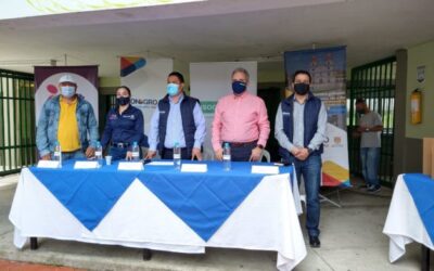 En Rionegro se entregó tabletas y computadores a estudiante de la vereda La Playa