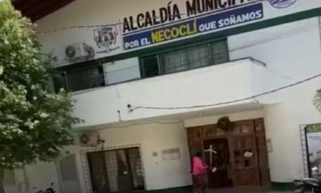 Cubano ataca la alcaldía de Necoclí