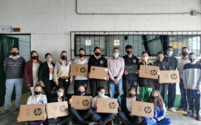 20 computadores donados al colegio del corregimiento San José en La Ceja