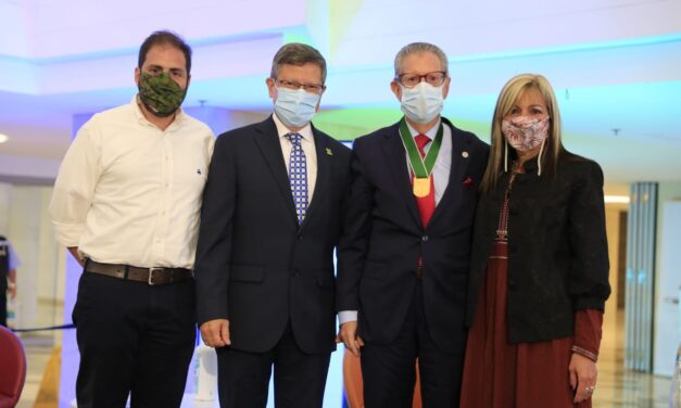 Gobernación de Antioquia exaltó al director del Hospital Pablo Tobón Uribe