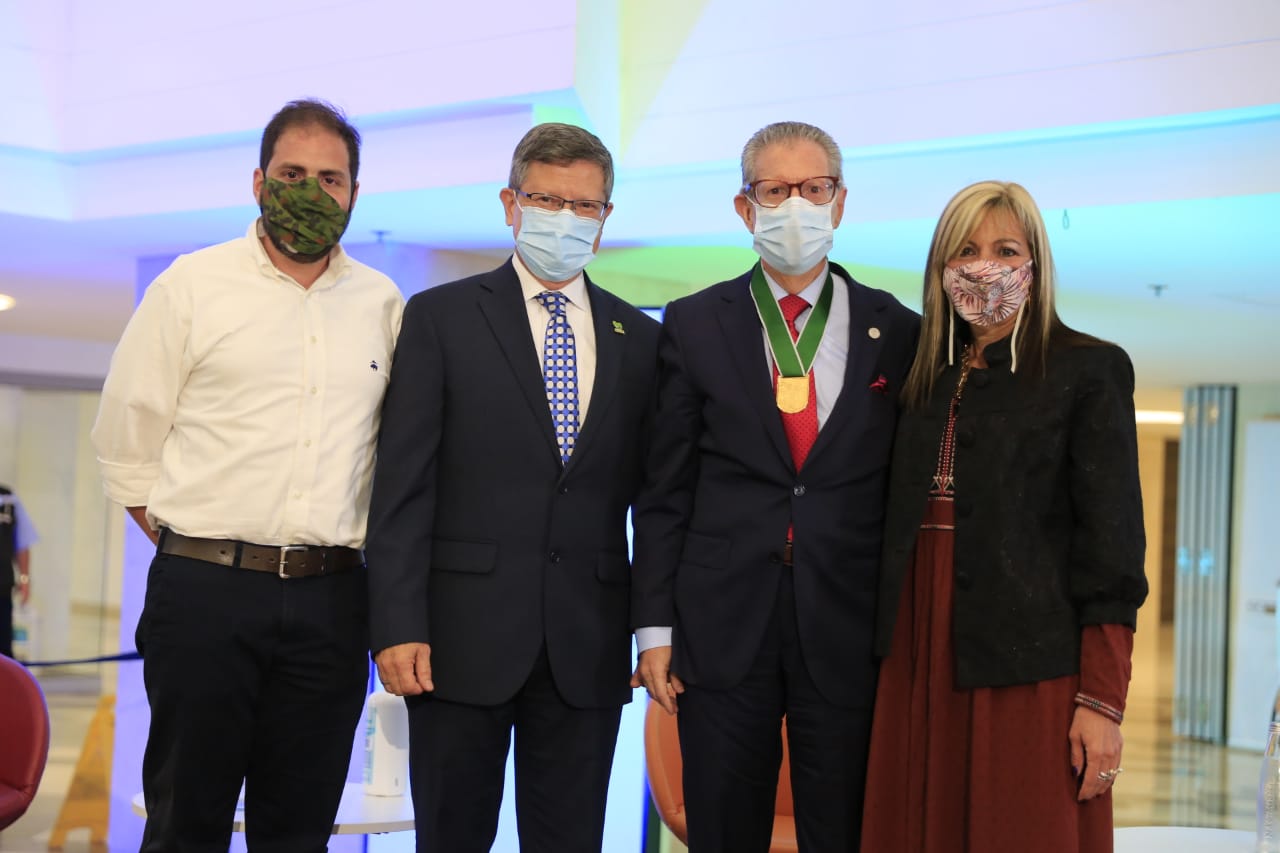 Gobernación de Antioquia exaltó al director del Hospital Pablo Tobón Uribe