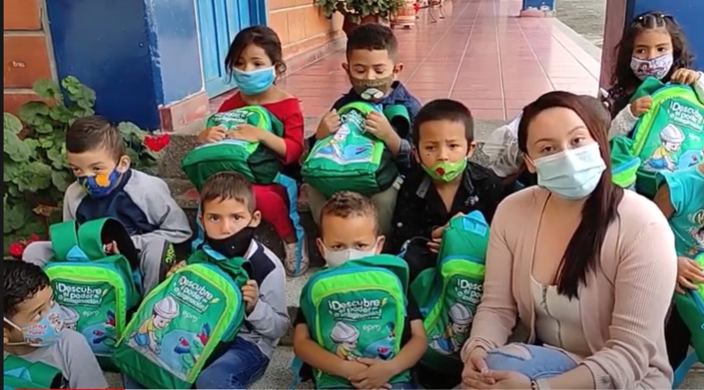 Cursos y kits escolares para San Andrés de Cuerquia