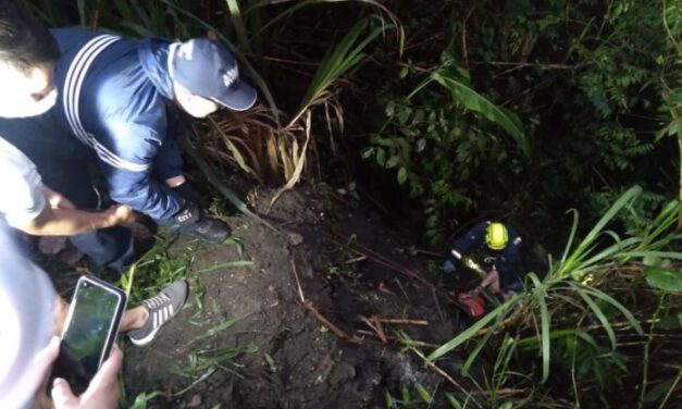 En Cocorná rescatan a un hombre que cayó a un abismo