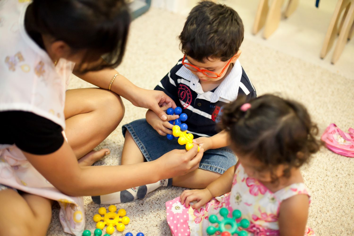 boy-wearing-glasses-using-interlocking-puzzles