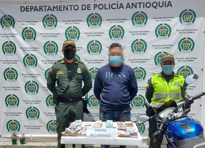 Capturan a un hombre cuando pretendía huir con el dinero Capturan a un hombre cuando pretendía huir con el dinero