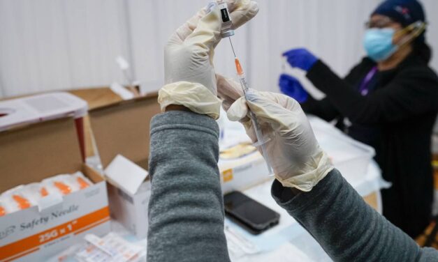 Envigado continúa vacunando mayores de 70 años