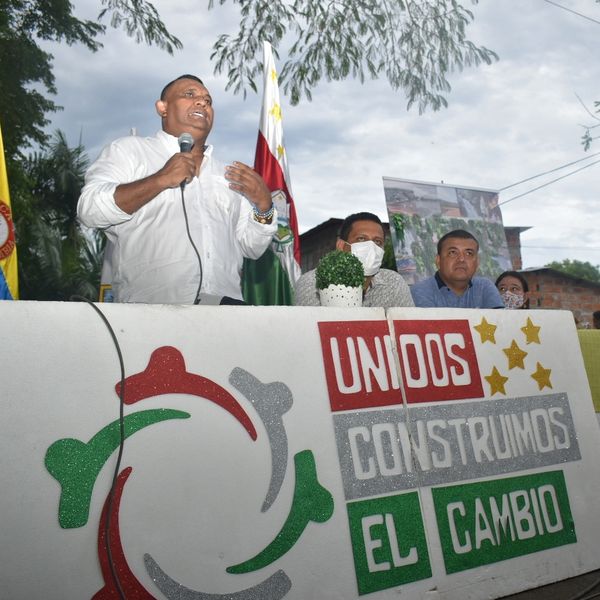 Alcalde de Puerto Nare escucha la comunidad Alcalde de Puerto Nare escucha la comunidad