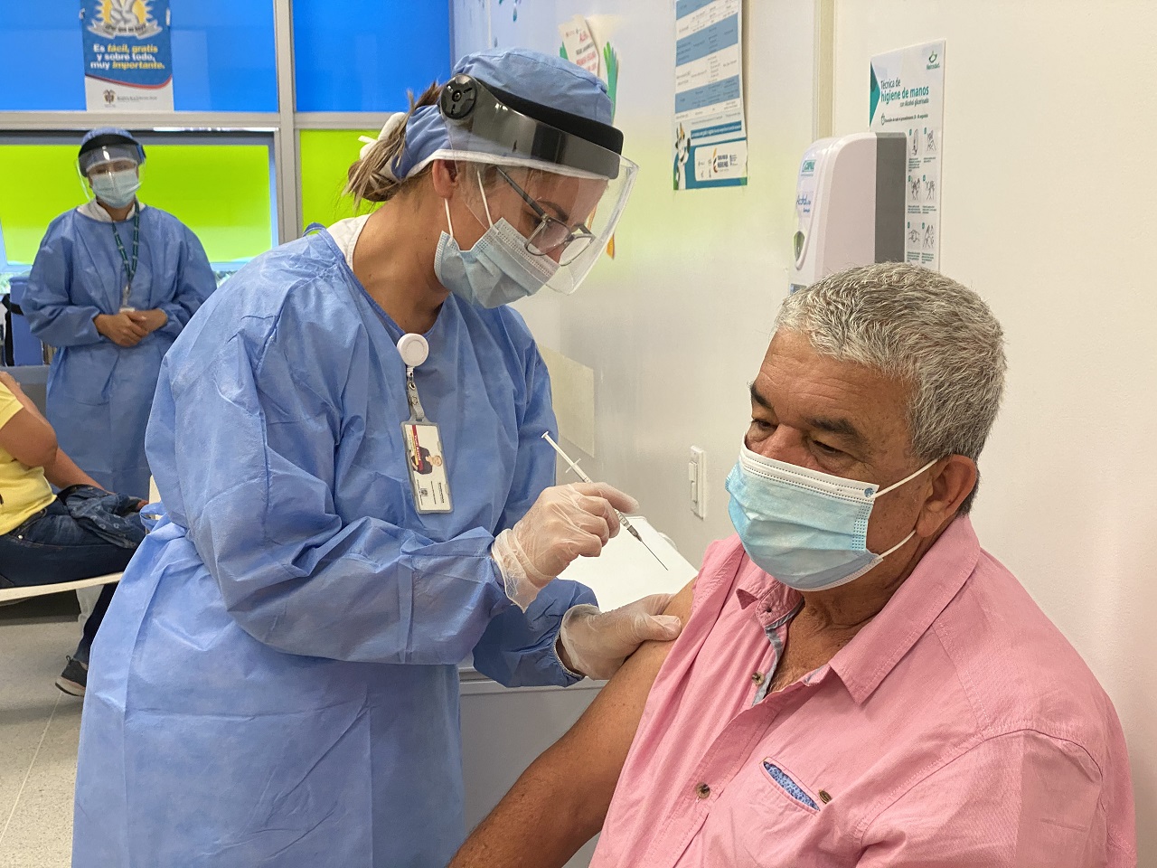 La Alcaldía de Medellín sigue agendando la segunda dosis de vacunación a mayores de 65 años La Alcaldía de Medellín sigue agendando la segunda dosis de vacunación a mayores de 65 años