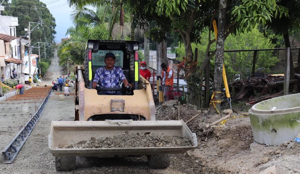 Avanza la pavimentación en Fredonia