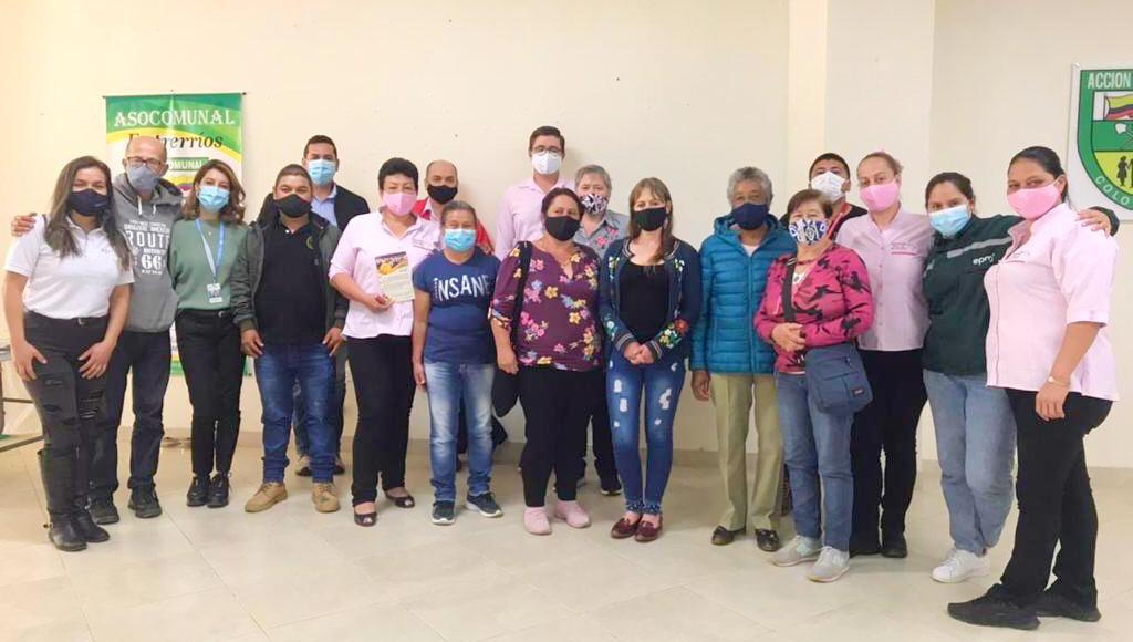 Mujeres de Entrerríos en el proyecto uchuva Mujeres de Entrerríos en el proyecto uchuva