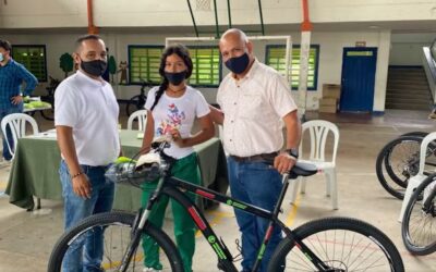 Reciben bicicletas gratuitas 34 estudiantes de Valparaíso