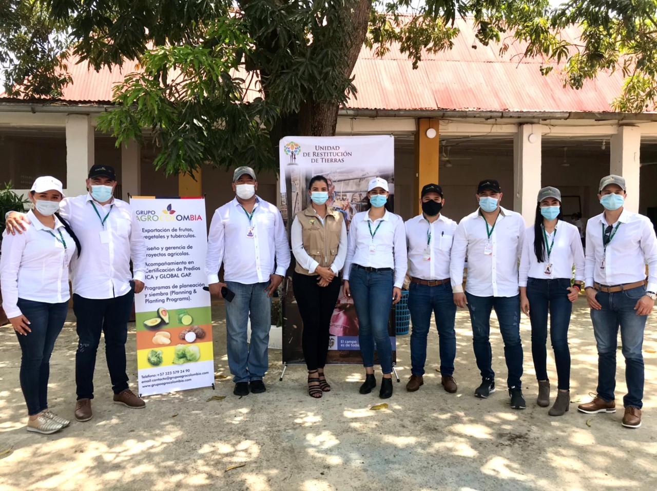 En el Oriente antioqueño existe una empresa que ayuda a campesinos a la exportación de sus productos En el Oriente antioqueño existe una empresa que ayuda a campesinos a la exportación de sus productos