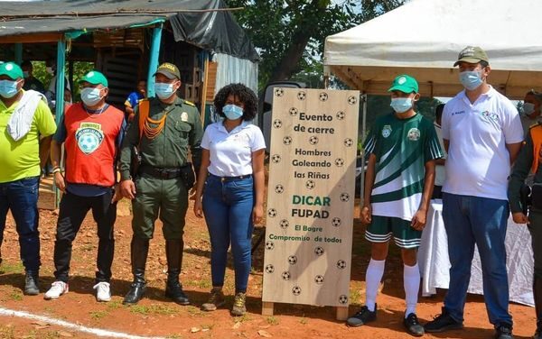 «Hombres goleando las riñas»
