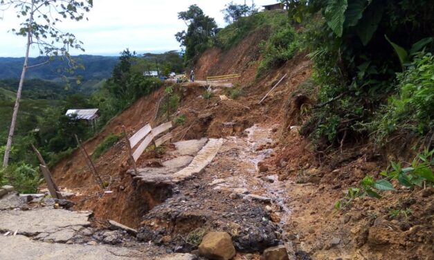 La vía que conecta al corregimiento de Aquitania en San Francisco se encuentra cerrada