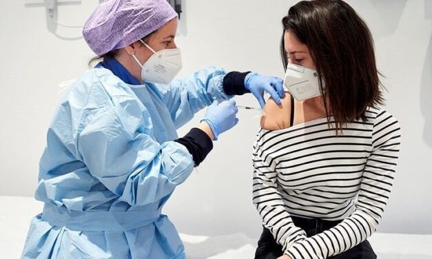 En Medellín avanza la vacunación de los docentes