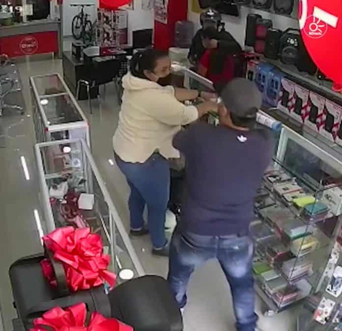 Delincuentes hurtaron en un local de celulares en La Ceja Delincuentes hurtaron en un local de celulares en La Ceja