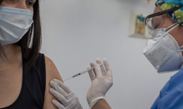 Envigado inicia vacunación a personas mayores de 55 años