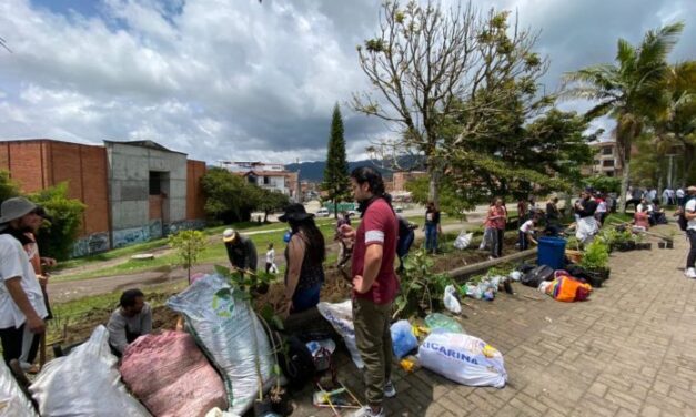 Habitantes de El Carmen se manifiestan contra el gobierno a través de huertas comunitarias